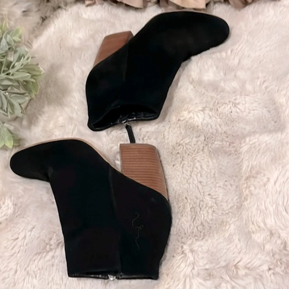 Crown Women’s Vintage Tashaa Black Suede Block Bohemian Heel Ankle Booties Sz 8